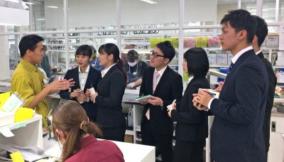 博多メディカル専門学校 熱心な聞き取り